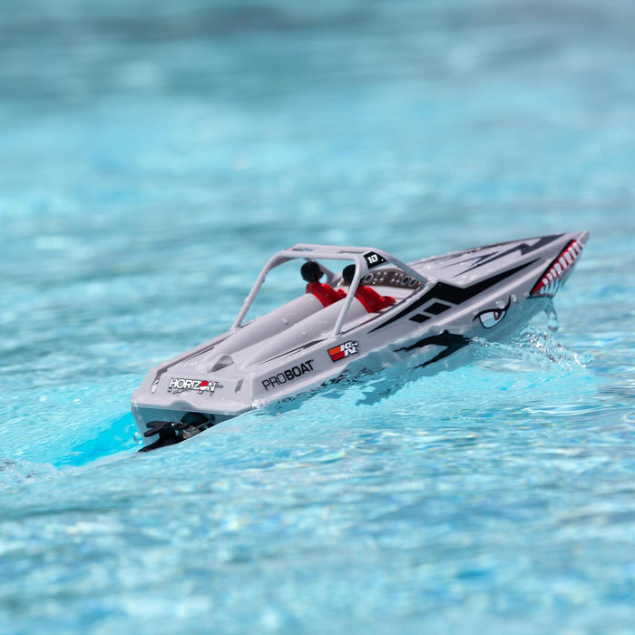 Pro Boat Sprintjet 9 Silver - interior electronics and LiPo battery