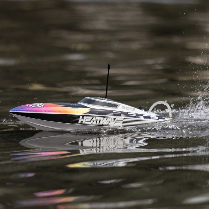 Recoil 2 18" Self-Righting Brushless Deep-V RTR, Heatwave